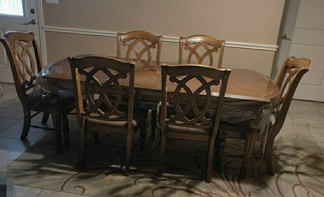 *PRICE DROP!!!* Dinner Table w/ 6 Chairs 