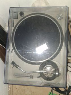 Technics 1200 mk2 turntable