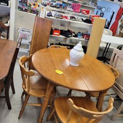 Table And 4 Chairs With Leaves 
