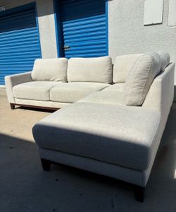 Living Spaces Sectional Couch 🛻Delivery Available🛻