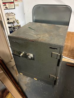 Major Heavy-Duty Floor Safe with Combination Lock