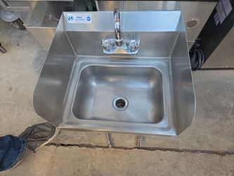 Sink, Hand 17 x 15 Gooseneck Faucet