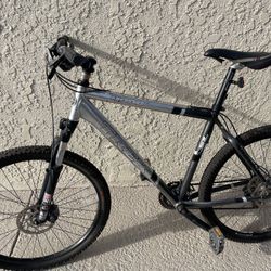 Trek 4900 Hardtail Mountain Bike Disc Brakes