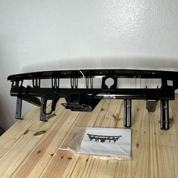 CHEVY SUBURBAN TAHOE TOW HITCH RECIEVER 2021 2022 CADILLAC ESCALADE (contact info removed)2 OEM