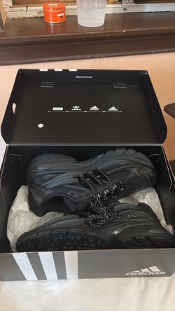Pharell jelly fishes all black