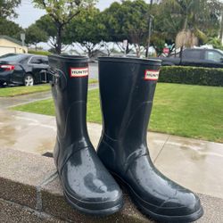 Hunter Women's Original Short Gloss Black Mid-Calf Rubber Rain Boot - 9