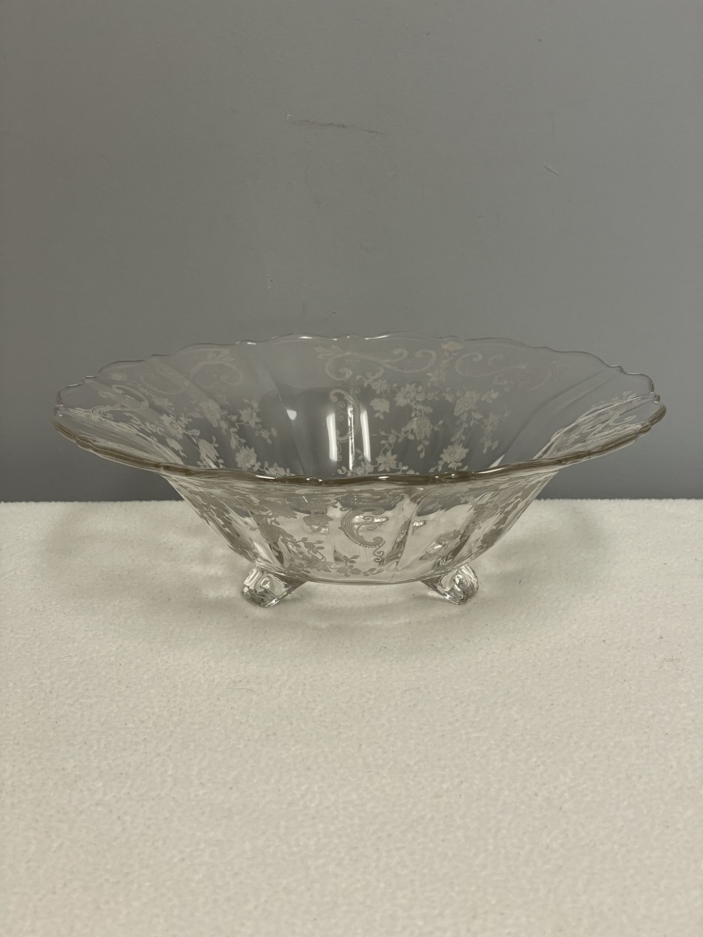 Chantilly 3 Toed Crystal Bowl, Scalloped Rim, Cambridge, 10”