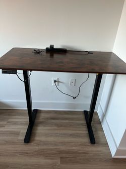 Office desk with adjustable height