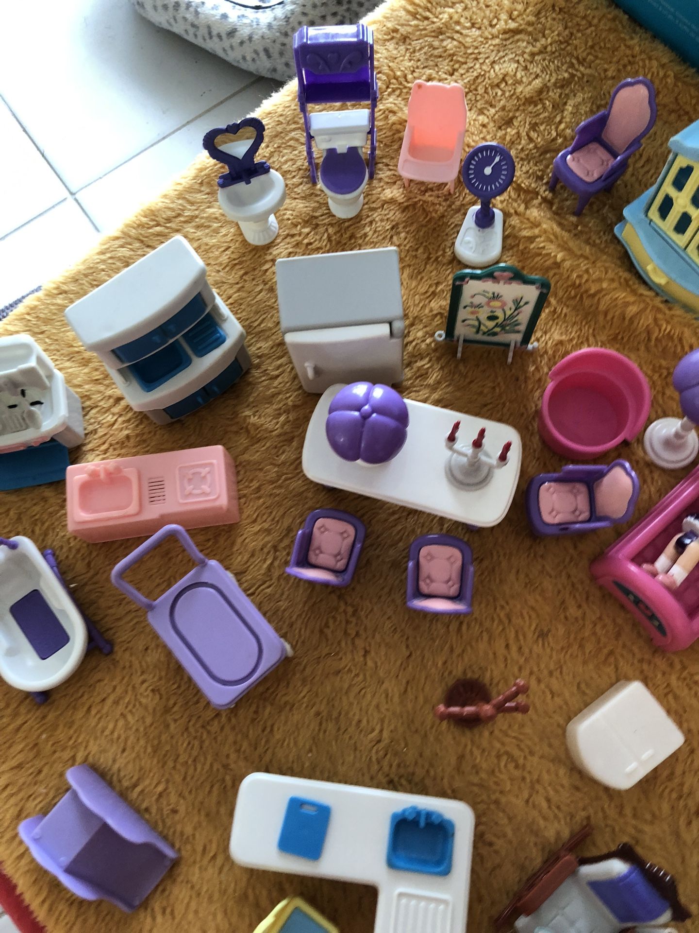 Miscellaneous  Vintage  Plastic doll House Furniture 