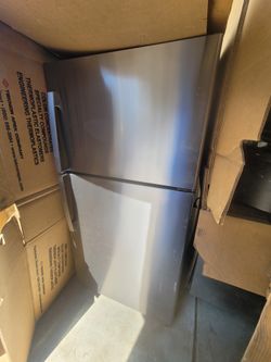 GE Refrigerator Like New