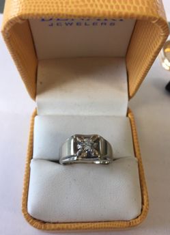 14 Kt white gold. & diamond gents ring
