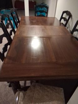 Beautiful 7- PIECE DINNING ROOM SET-$495 OBO