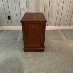 Vintage wooden magazine table /end table, accent table