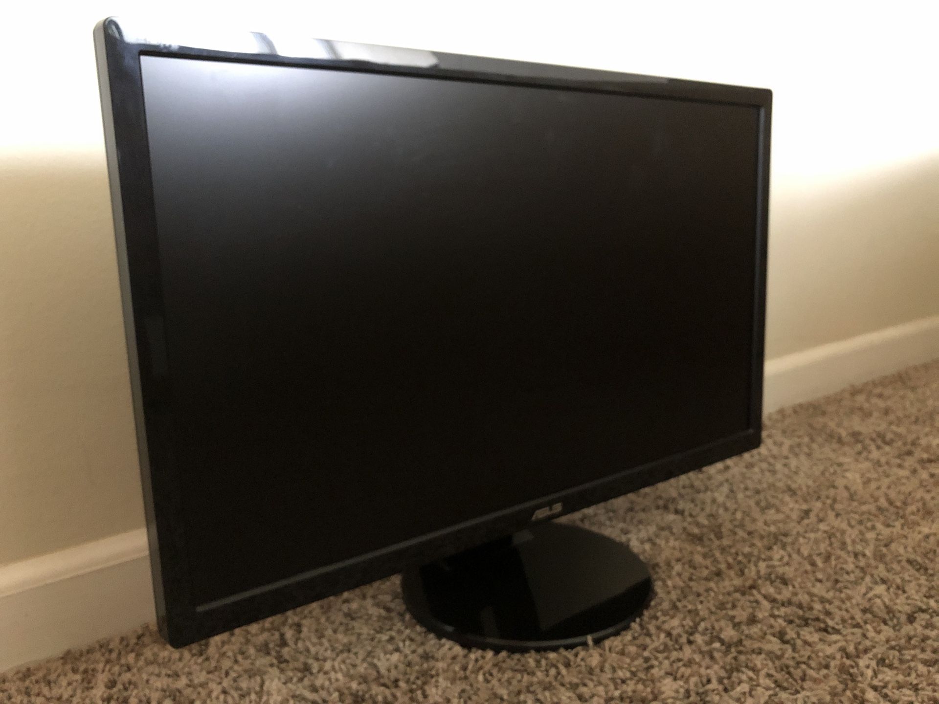 Computer Monitors (1080p 24" and 1440p 27")