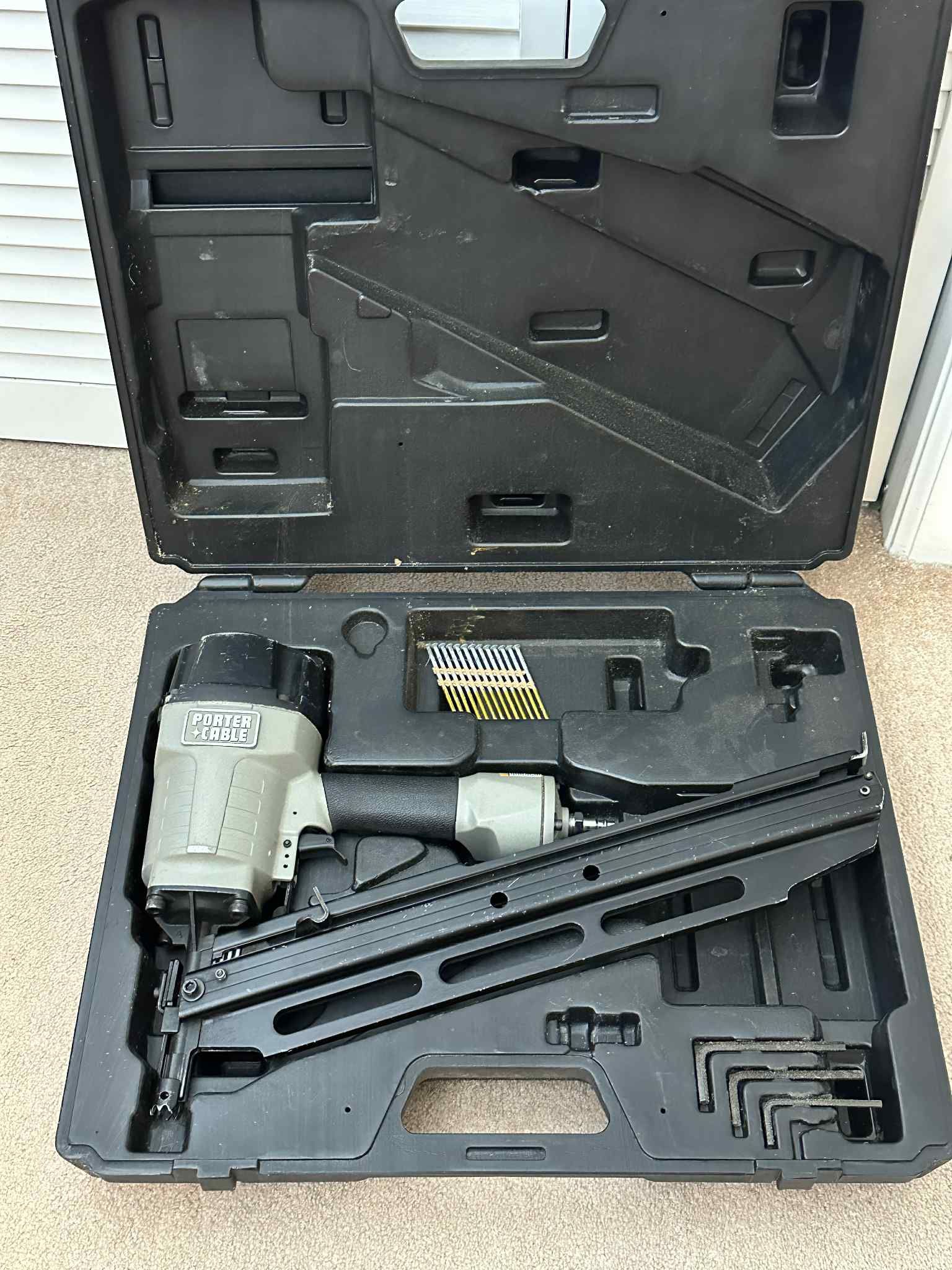 Porter Cable FR350A Round Head Framing Nailer With Hard Case And 2 Boxes Of Nails