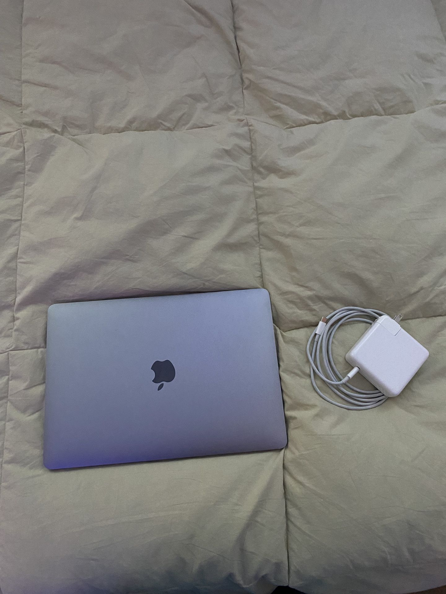 MacBook Pro (2020) 13-inch - Apple M1 8-core and 8-core GPU - 16GB RAM - SSD 512GB