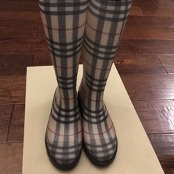 Authentic Burberry designer rain boots brand news never been worn