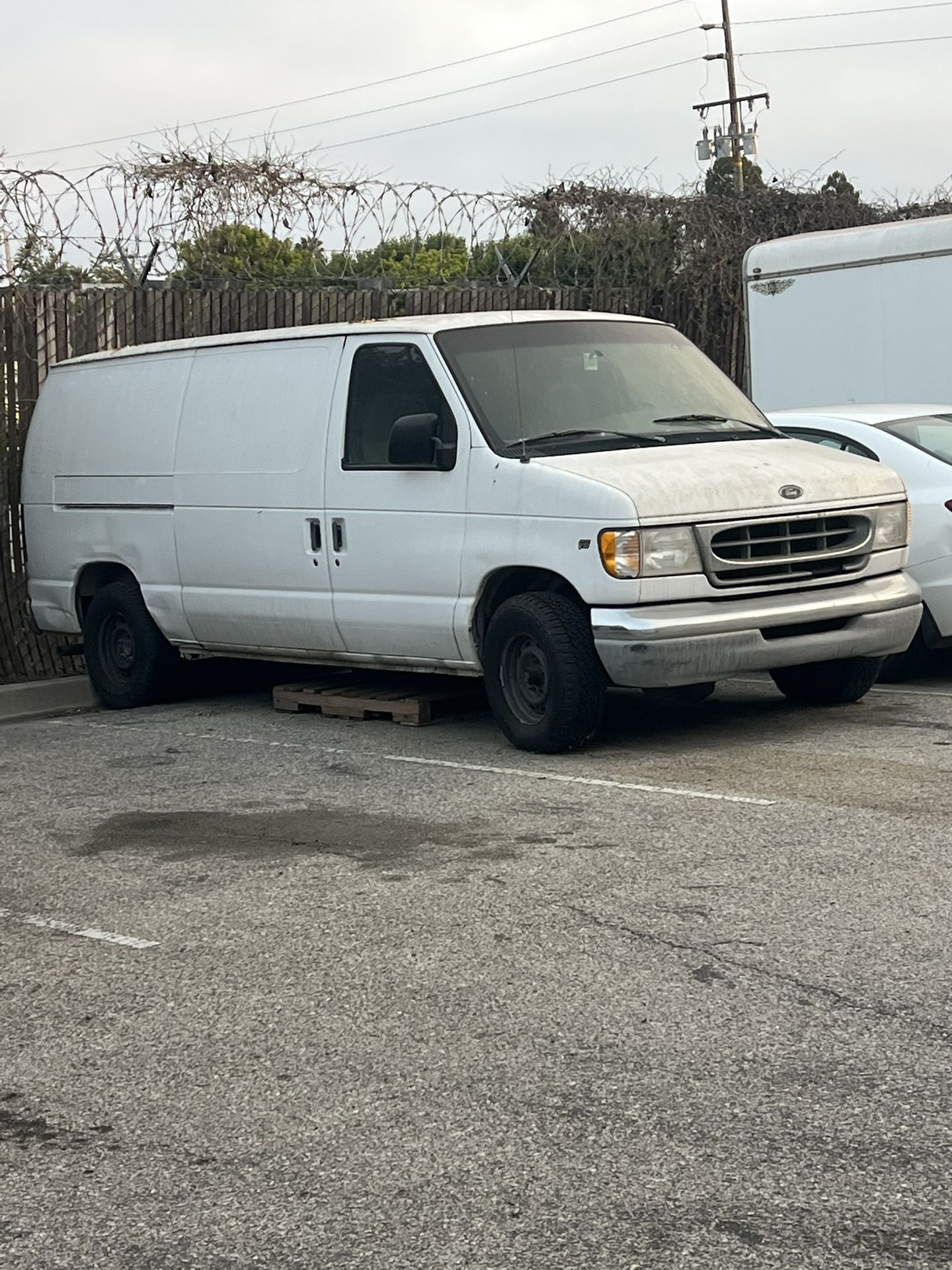 2000 Ford E-250