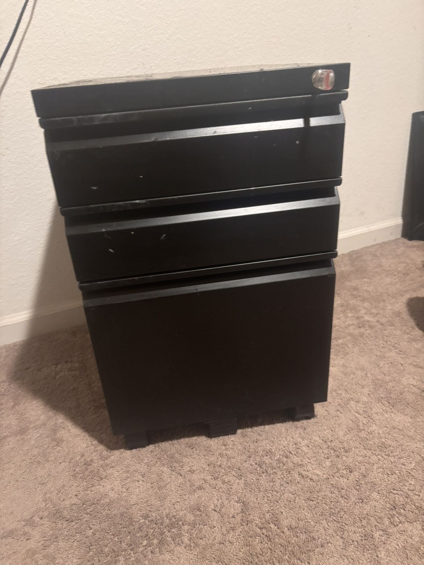 File Cabinet With Lock