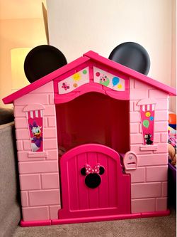 Disney Minnie Mouse Plastic Indoor,Outdoor Playhouse with Easy Assembly