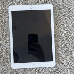 iPad 5th Gen White WiFi 