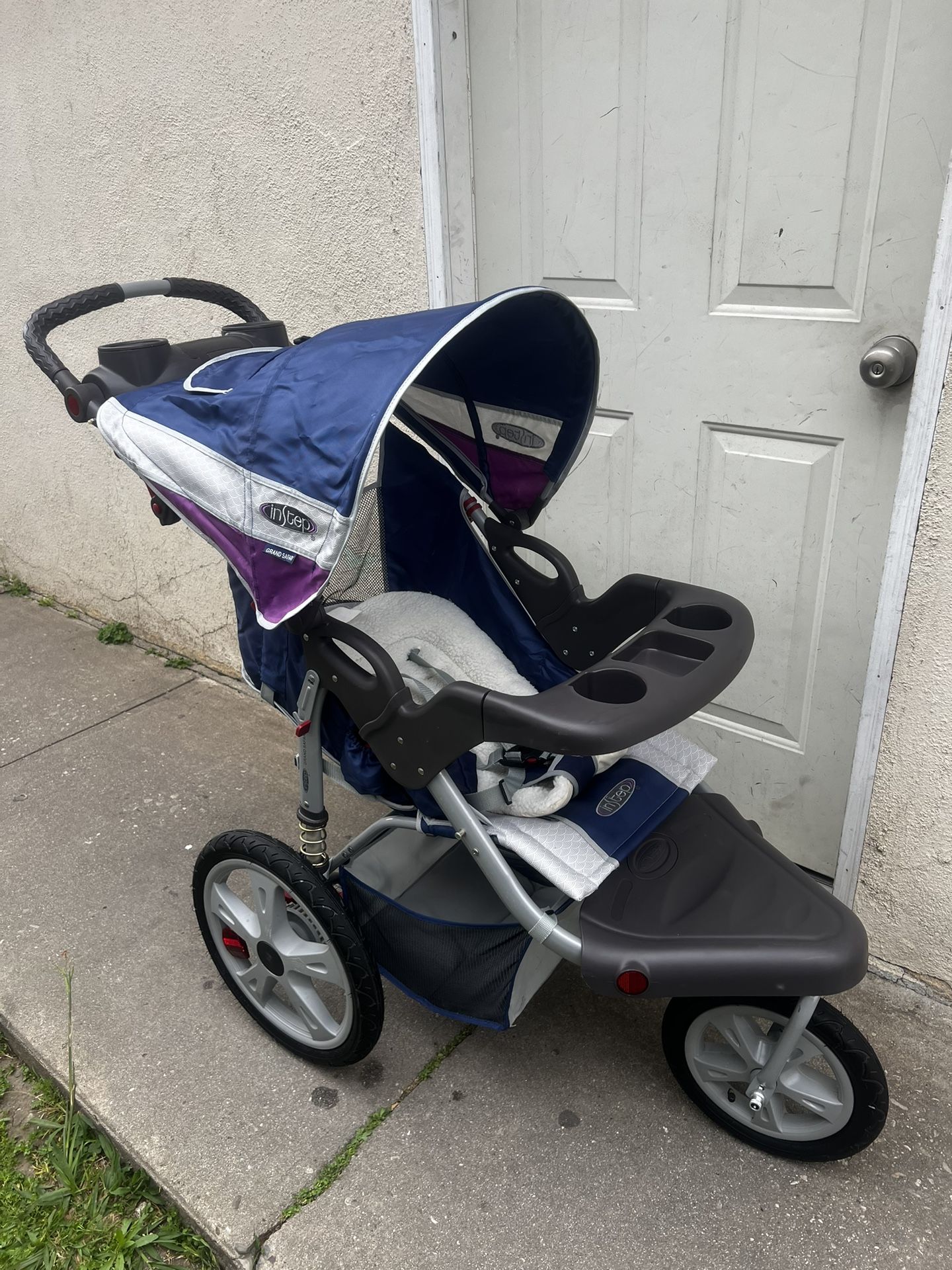 where to buy uppababy in store Vista V3 + Mesa V3 Travel System Savannah - Pearl Gray Jacquard | Carbon Frame Poupée The Cruz V3 Stroller Color:Blue Dark Heather/Steel Blue South Bend Black Beauty