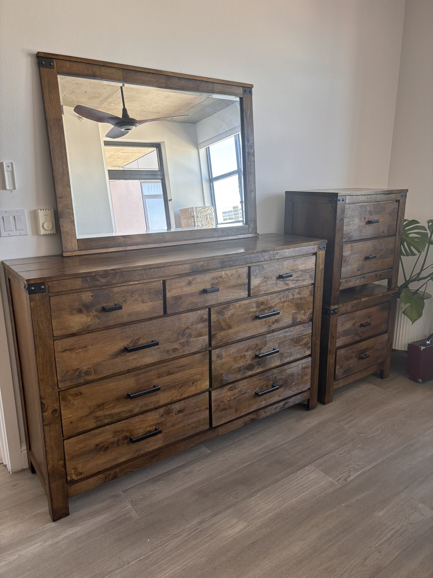 Dresser & Nightstand set