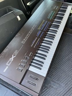 Yamaha DX5 Vintage FM Synthesizer