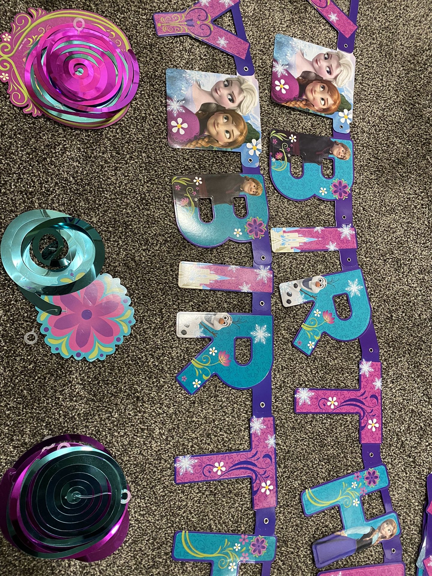 Birthday Banner Frozen & its Hangings