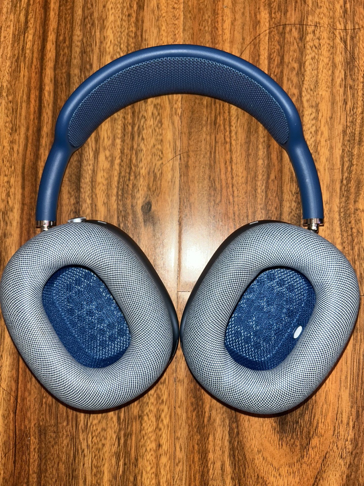 Apple Air Max headphones