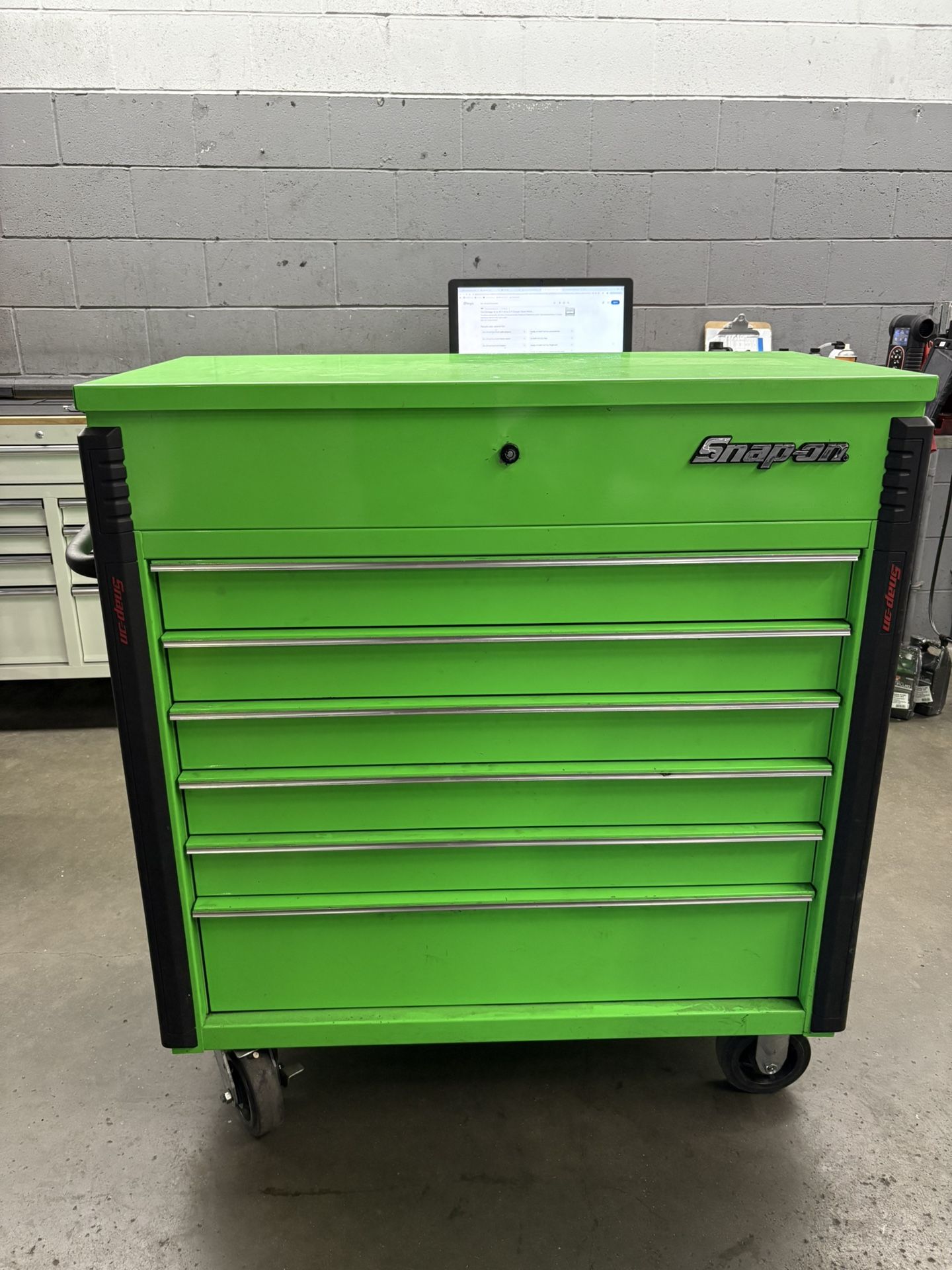 Snap On 7 Drawer Tool Box With Lid