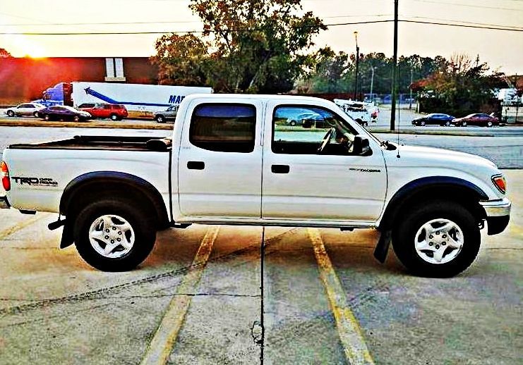 ֆ14OO 4WD Toyota Tacoma Clean