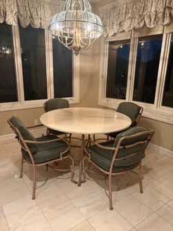 Round Dining Table with 4 Chairs