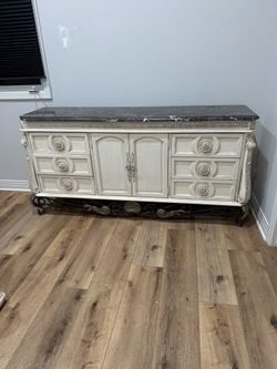 Bedroom set