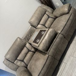 Double Recliner With Charging Station 