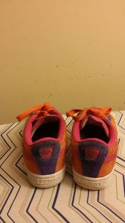 Size 3y girl pumas