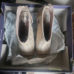 Jennifer lopez heels 
