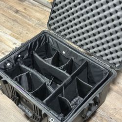 Pelican 1620 Hard Camera Case W/Moveable Dividers, Foam Top & Wheels - Black