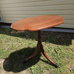 Vintage The Bombay Company Mahogany Wooden 3 Legged Side Accent Table in good condition.Has tape around the foot of each leg. Pickup in Burrsville, MD