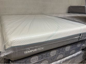 Queen Tempur-Pedic TEMPUR-Adapt® Medium Mattress