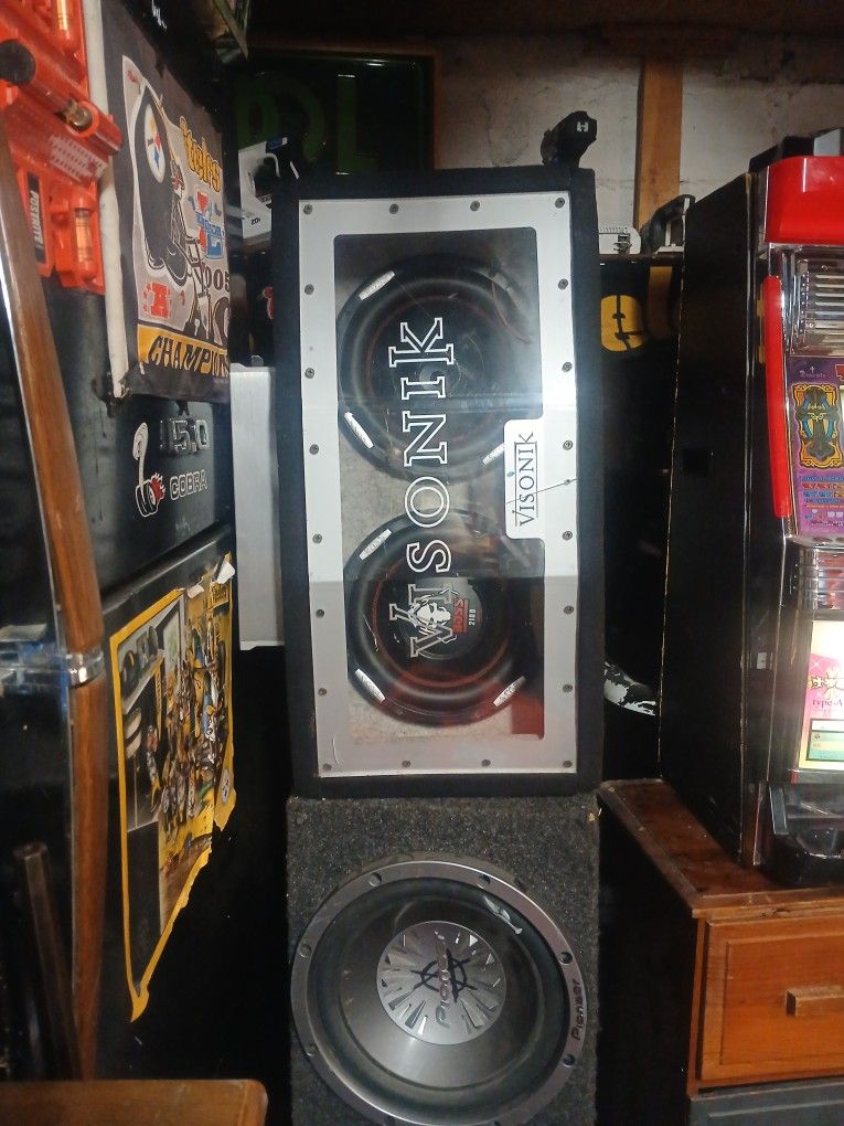 Car Audio 2 12 Inch Boss Speakers And A 1600 Watt Boss Amp