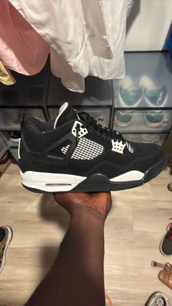 Jordan 4’s white thunder