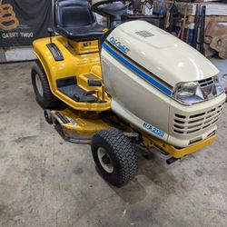 Cub Cadet HDS 2135 38" Riding Mower 333 Hrs.  With Bagger Attachment