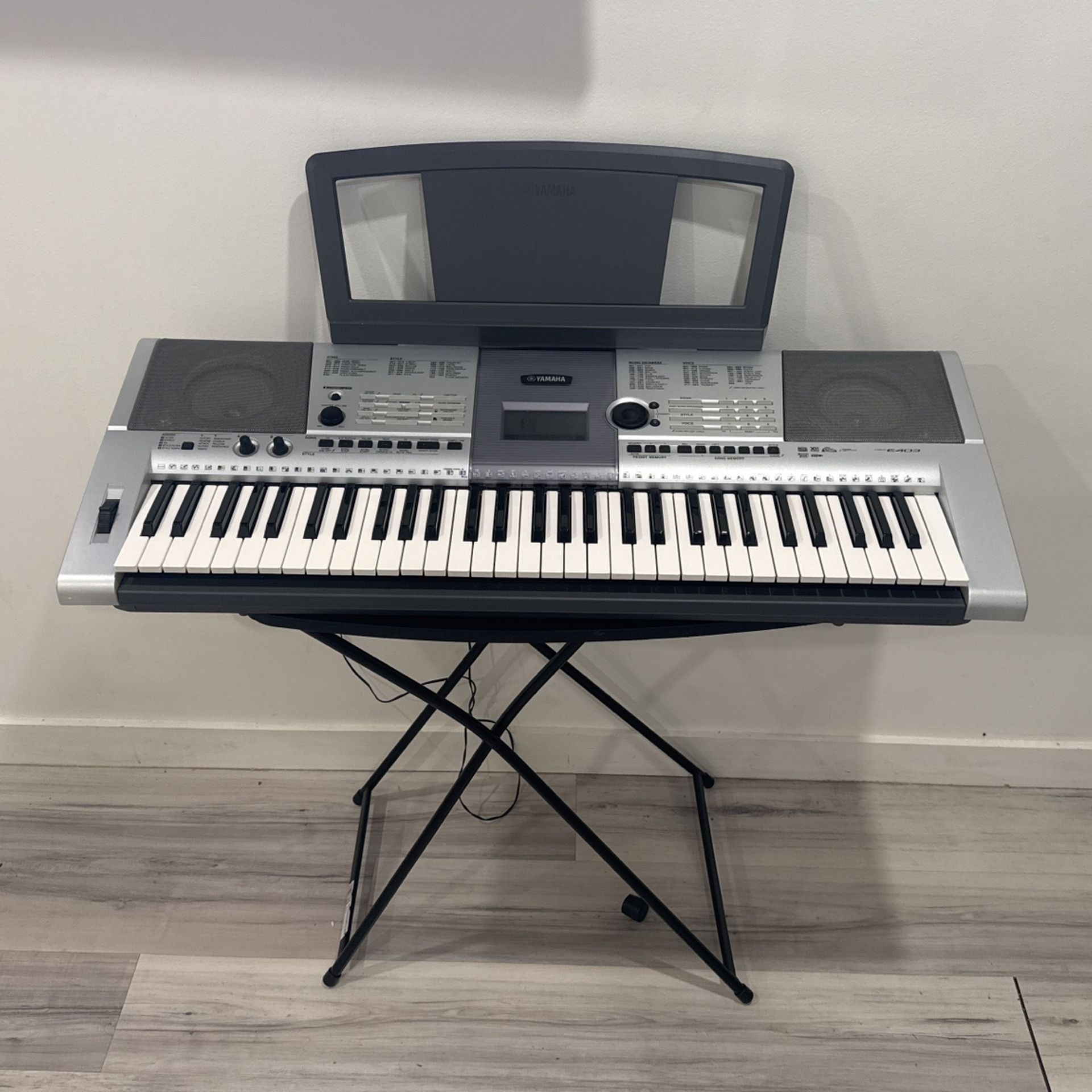Yamaha keyboard PSRE403