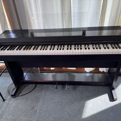YAMAHA CLAVINOVA CLP-500 Electric piano. Works well, sounds great. Brand new  contact strip