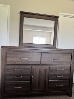 King Bedroom Set , dresser & mirror