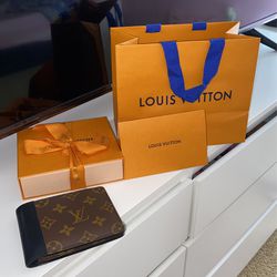 Louis Vuitton box with dust bag for Sale in Houston, TX - OfferUp