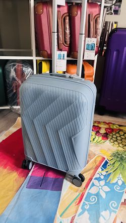 NEW 20” Light Blue Carry-On – $30 FIRM | Trusted Seller ⭐ 1,000+ Positive Reviews 📍 South Durango & 215 — near IKEA 🧳 Hardshell • Spinner wheels •