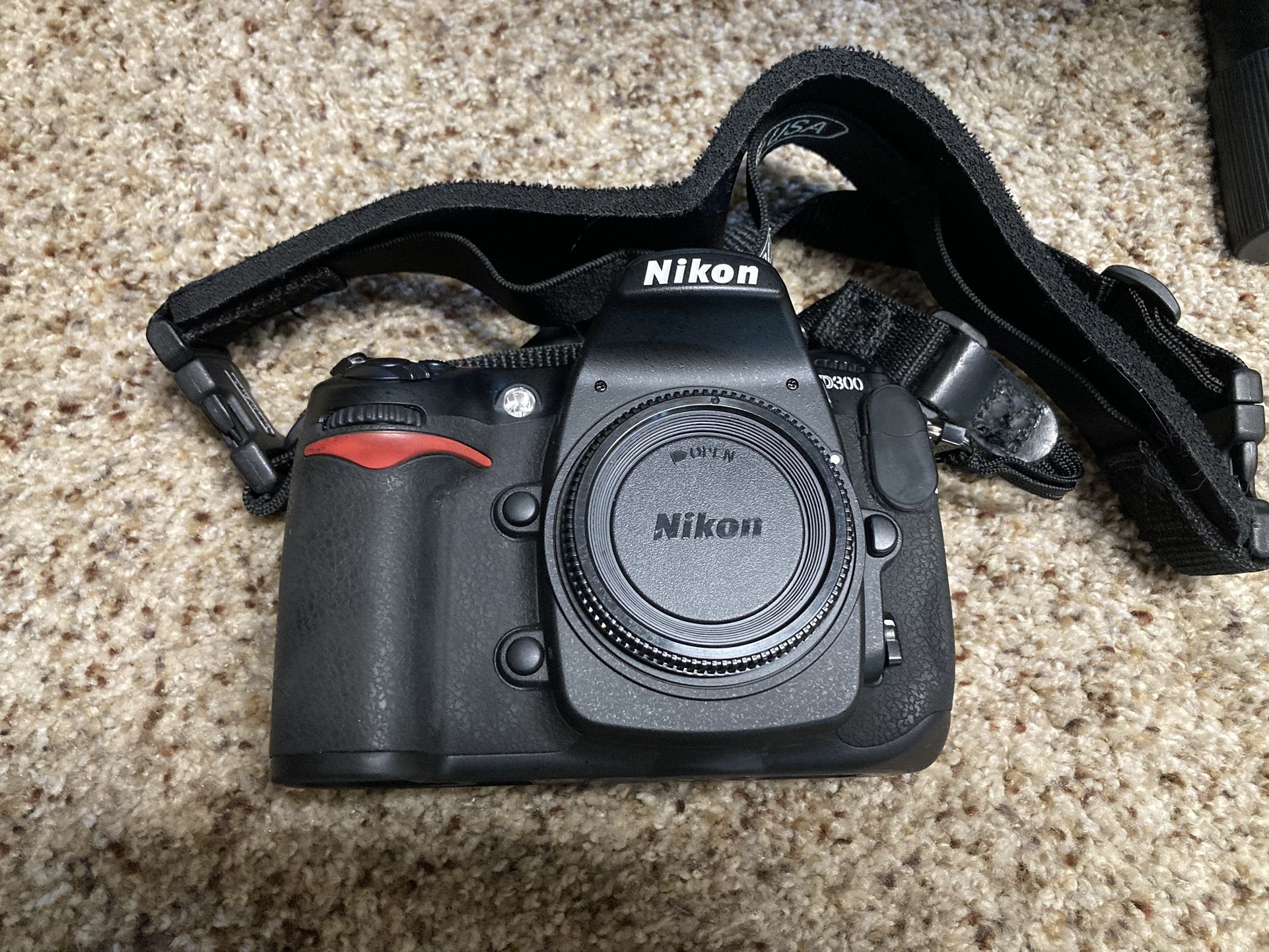 Nikon D300 (body only)