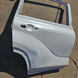 Toyota Highlander Right Rear Door Oem